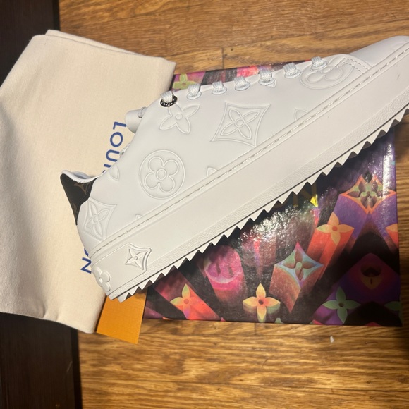 LV Time Out - Picture 4 of 5